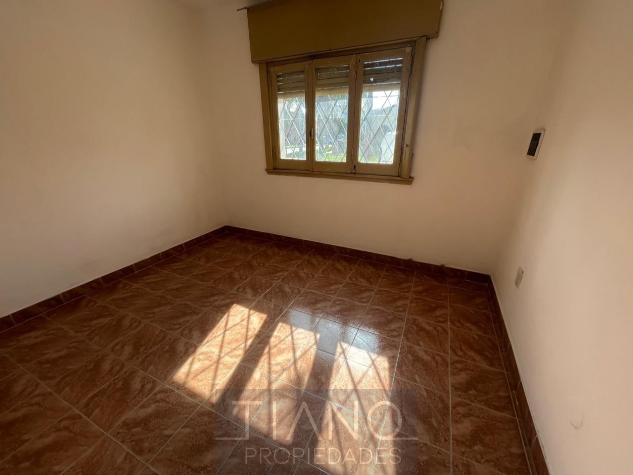 LOCAL EN ALQUILER EN ESQUINA - USO PROFESIONAL/COMERCIAL