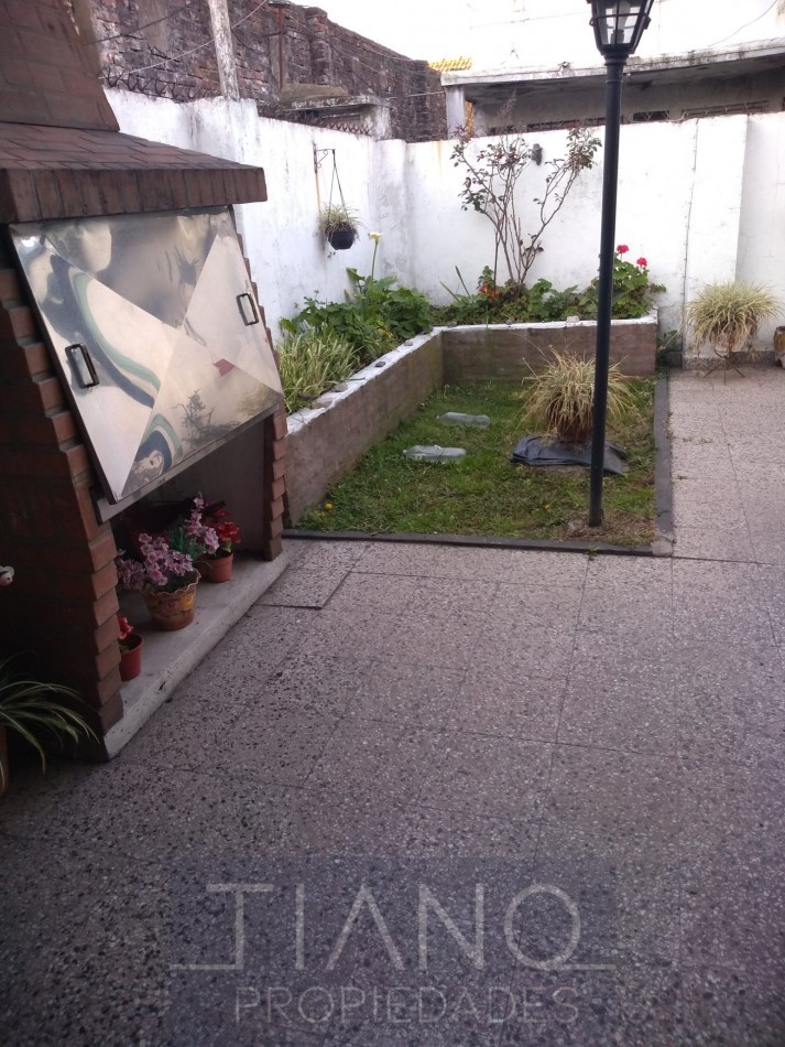 AMPLIO 3 AMBIENTES CON PATIO, PARRILLA Y LAVADERO